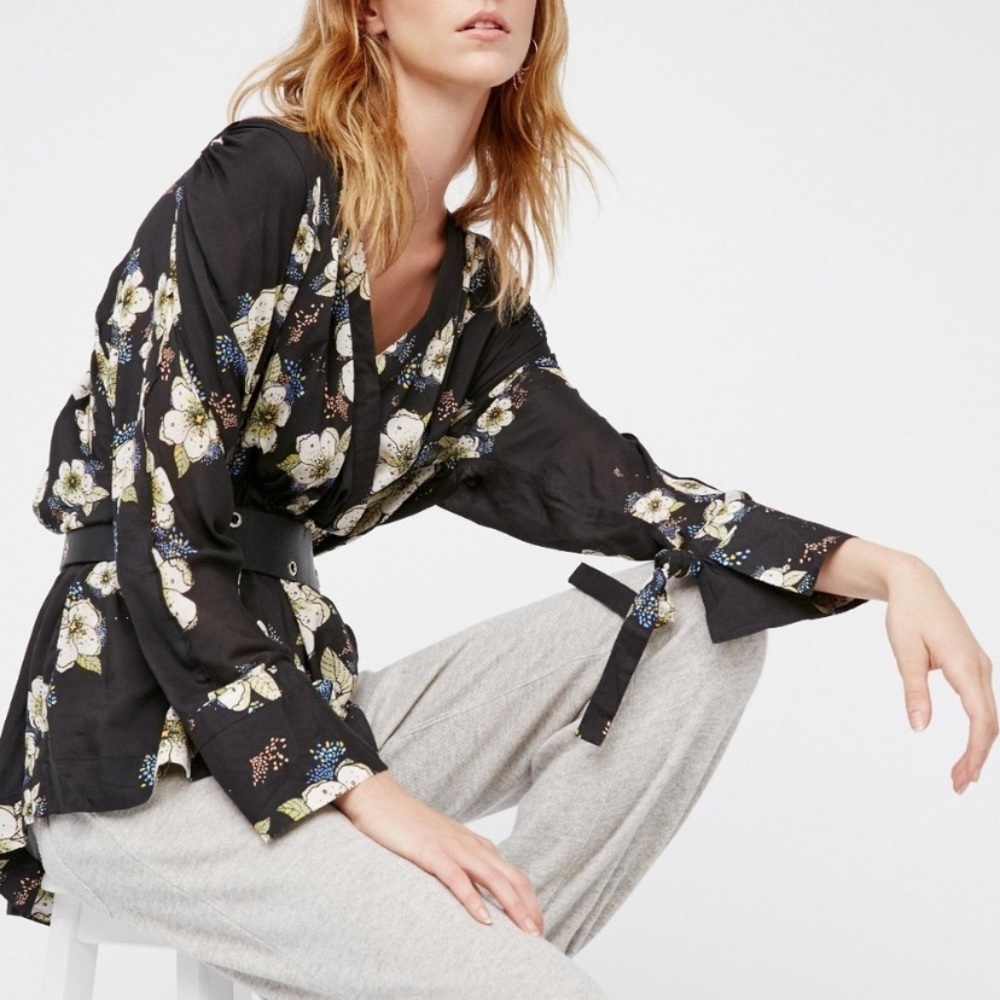 FREE PEOPLE floral top size xsmall